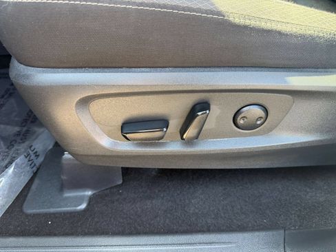 Used 2025 Nissan Pathfinder SV AWD/4WD image 22