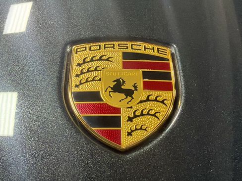 Used 2025 Porsche Macan image 12