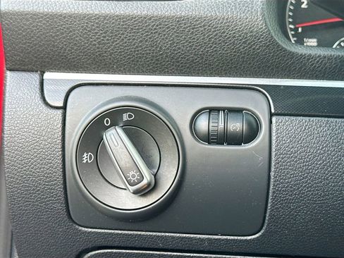 Used 2014 Volkswagen Eos w/ Sport Package FWD image 10