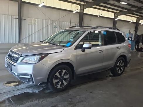 Used 2017 Subaru Forester 2.5i Premium w/ All-Weather Package AWD/4WD image 6