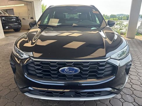 Used 2023 Ford Escape ST-Line w/ Tech Pack #1 AWD/4WD image 2