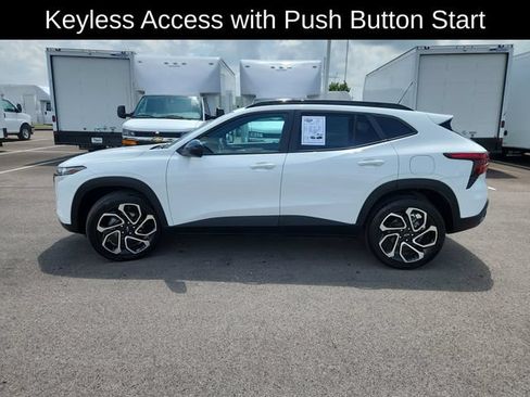 Used 2024 Chevrolet Trax RS w/ Sunroof Package FWD image 4
