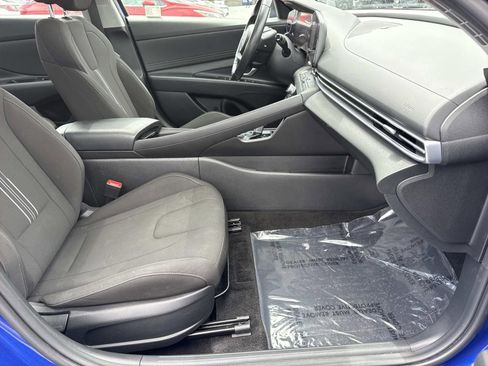 Used 2025 Hyundai Elantra SEL FWD image 25