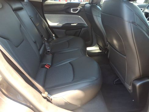 Used 2022 Jeep Compass Latitude w/ Sun and Sound Group AWD/4WD image 28