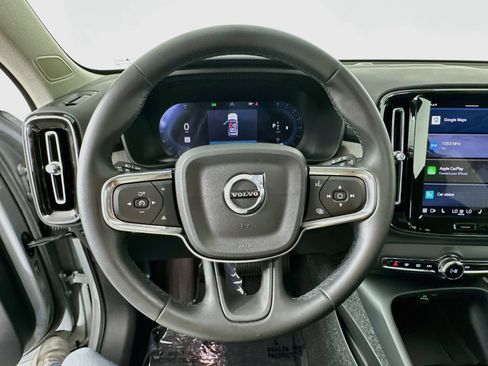 Used 2025 Volvo XC40 B5 Ultra AWD/4WD image 11