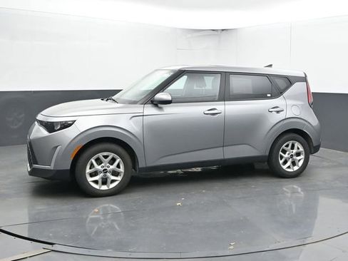 Used 2025 Kia Soul LX w/ LX Technology Package FWD image 7