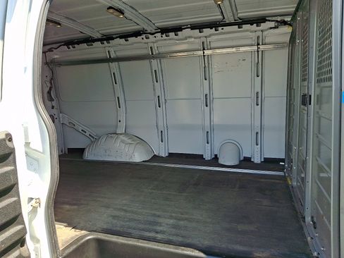 Used 2022 Chevrolet Express 2500 w/ Communications Package RWD image 10