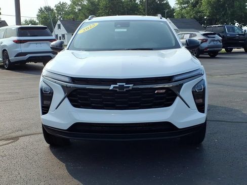 Used 2025 Chevrolet Trax RS w/ Driver Confidence Package FWD image 2