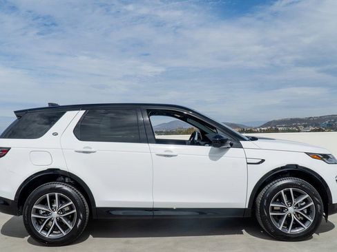 Used 2025 Land Rover Discovery Sport Dynamic SE image 7