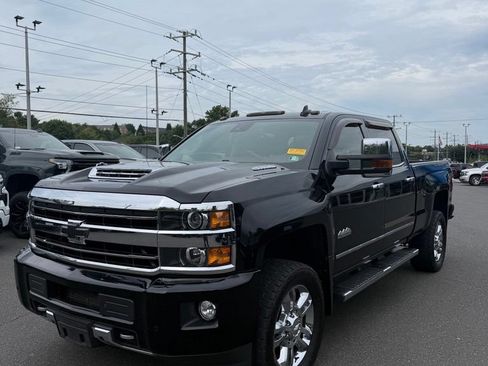 Used 2019 Chevrolet Silverado 2500 High Country w/ Duramax Plus Package AWD/4WD image 2