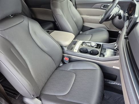 New 2026 Kia Carnival EX FWD image 15