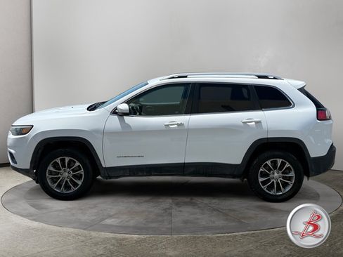 Used 2019 Jeep Cherokee Latitude Plus w/ Cold Weather Group AWD/4WD image 4