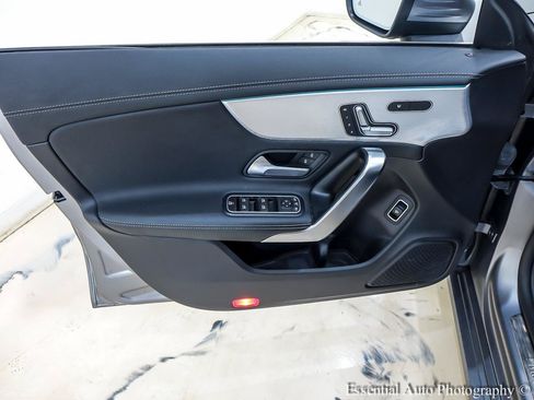 Used 2022 Mercedes-Benz CLA 250 4MATIC w/ Premium Package image 27
