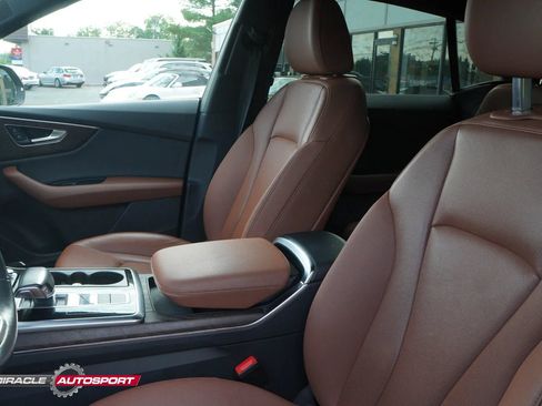 Used 2019 Audi Q8 Premium Plus w/ Premium Plus AWD/4WD image 19