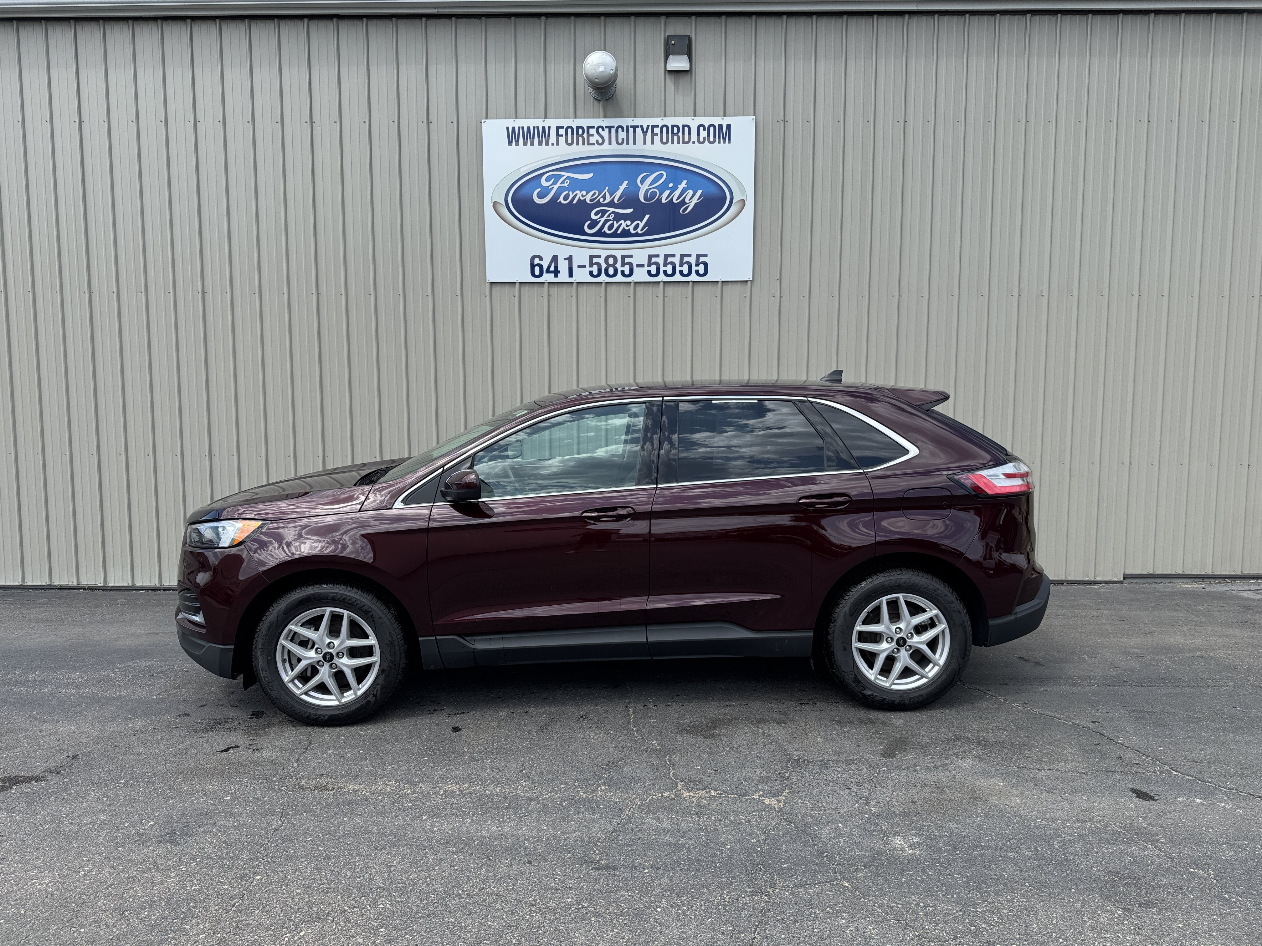 Used 2024 Ford Edge SEL AWD/4WD image 1