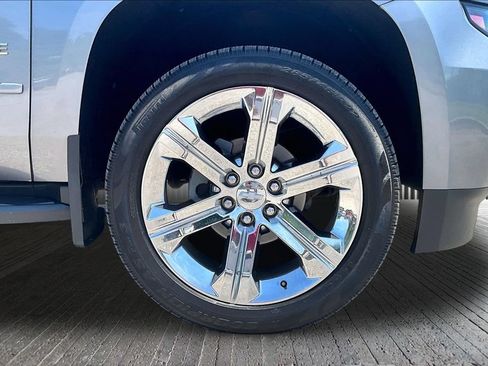 Used 2019 Chevrolet Tahoe LT w/ Luxury Package AWD/4WD image 12