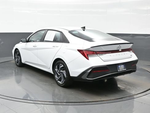 Certified 2025 Hyundai Elantra SEL image 4