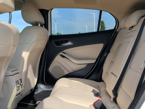 Used 2020 Mercedes-Benz GLA 250 4MATIC image 25