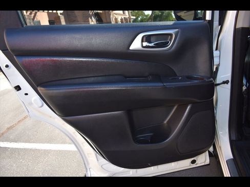 Used 2018 Nissan Pathfinder SL w/ Midnight Edition Package image 22