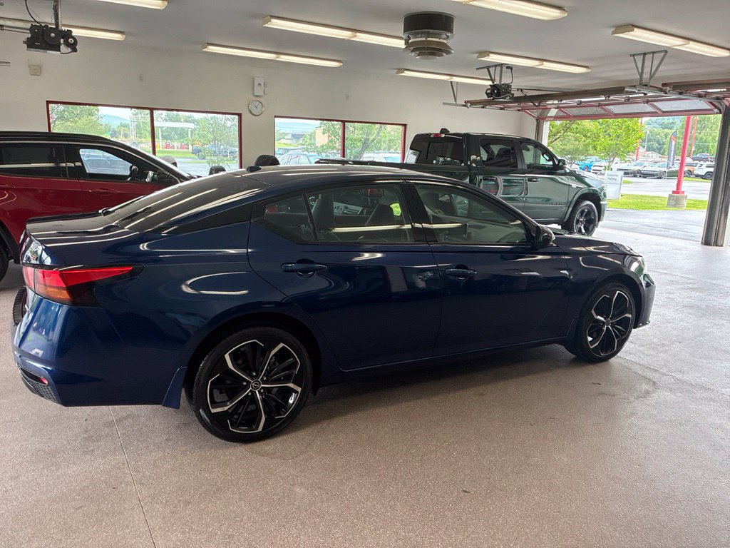 Used 2023 Nissan Altima 2.5 SR AWD/4WD image 29