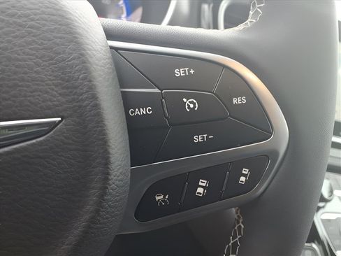 New 2026 Chrysler Pacifica Select AWD/4WD image 15