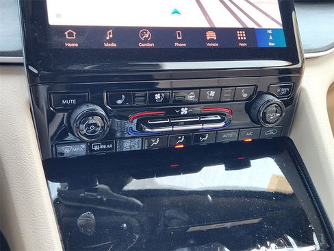 New 2025 Jeep Grand Cherokee Limited w/ Luxury Tech Group II image 14