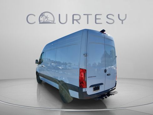 Used 2025 Mercedes-Benz Sprinter 2500 image 3
