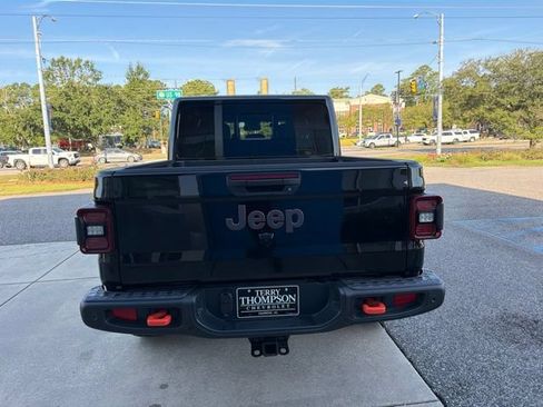 Used 2025 Jeep Gladiator Mojave AWD/4WD image 6