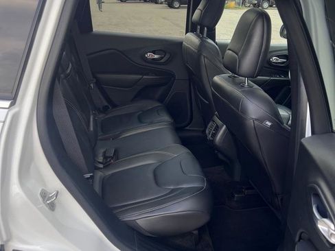 Used 2015 Jeep Cherokee Limited w/ Technology Group AWD/4WD image 19