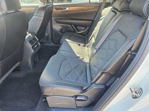 Used 2025 Volkswagen Atlas SE image 26