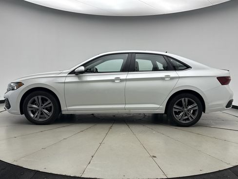 Used 2023 Volkswagen Jetta SE FWD image 2