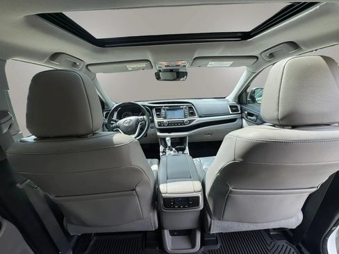 Used 2017 Toyota Highlander XLE AWD/4WD image 16