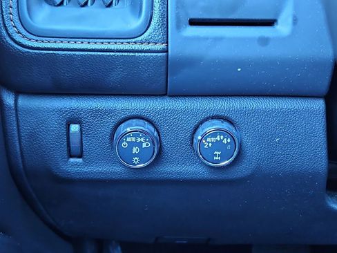 Used 2022 GMC Canyon AT4 image 14