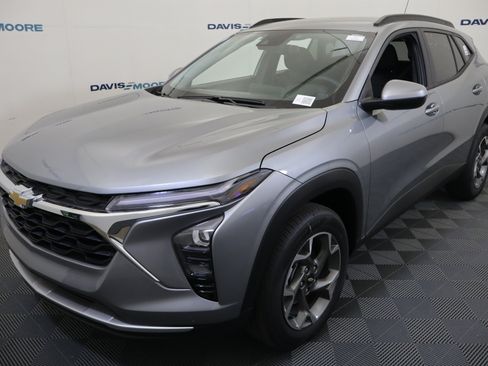 New 2026 Chevrolet Trax LT w/ Driver Confidence Package FWD image 12