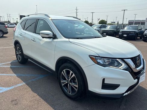 Used 2019 Nissan Rogue SV w/ Premium Package AWD/4WD image 3