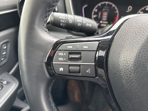 Certified 2025 Honda Pilot Touring image 13