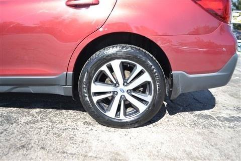 Used 2018 Subaru Outback 2.5i Limited AWD/4WD image 9
