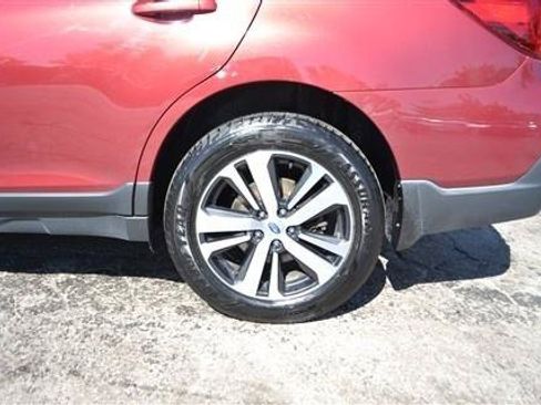 Used 2018 Subaru Outback 2.5i Limited AWD/4WD image 9