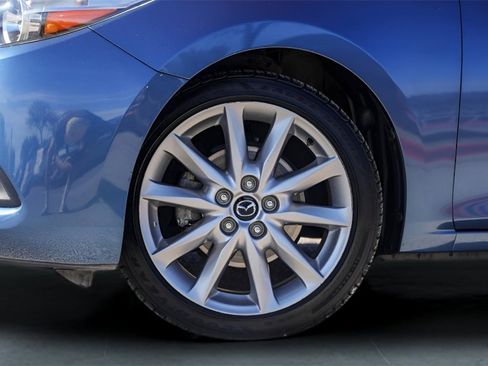 Used 2017 MAZDA MAZDA3 Touring image 4