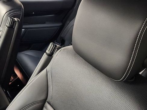 Used 2025 Land Rover Discovery S image 14