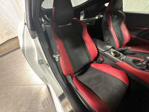 Used 2024 Nissan Z Performance w/ Floor Mat Package image 31