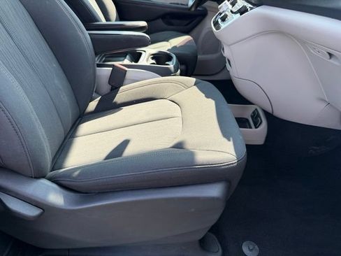 Used 2019 Chrysler Pacifica Touring Plus w/ Advanced Safetytec Group FWD image 12