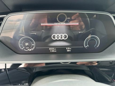 Used 2021 Audi e-tron Prestige w/ Prestige Package image 36
