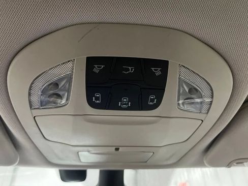 Used 2021 Chrysler Pacifica Touring-L FWD image 24