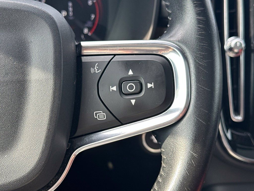 Used 2019 Volvo XC40 T4 Inscription FWD image 21