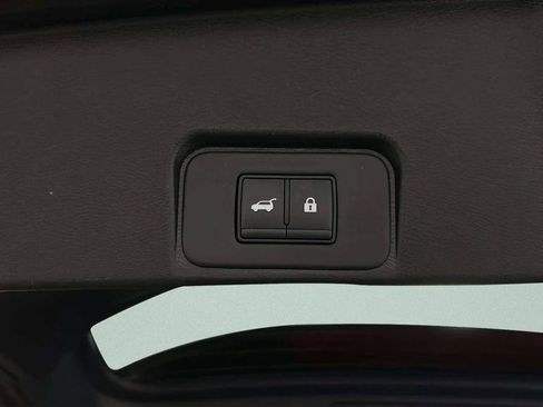 Used 2025 Nissan Rogue SV AWD/4WD image 36