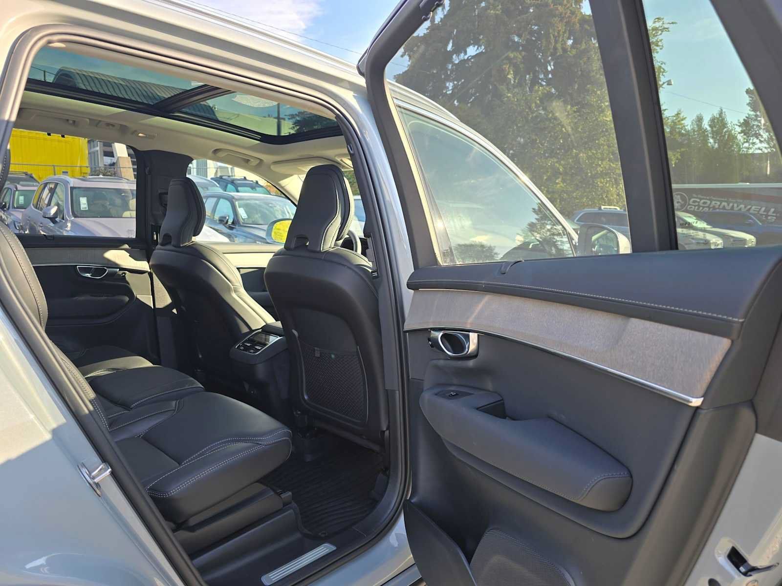 Used 2026 Volvo XC90 B6 Ultra w/ Protection Package AWD/4WD image 13