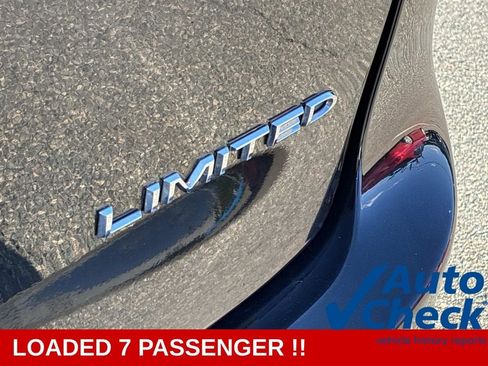 Used 2024 Chrysler Pacifica Limited FWD image 12