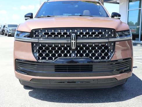 Used 2025 Lincoln Navigator Black Label AWD/4WD image 2