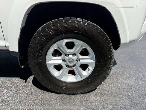 Used 2018 Toyota 4Runner SR5 Premium AWD/4WD image 5